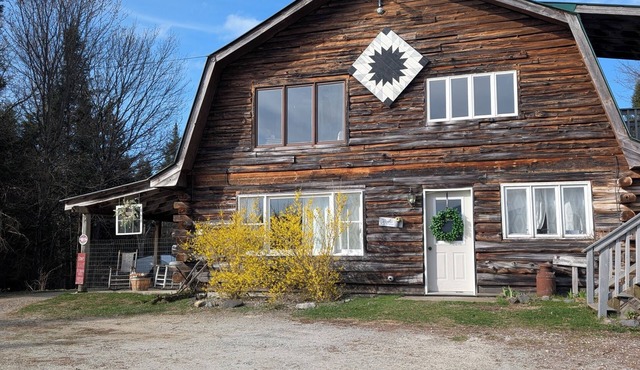 Cozy Mountain View Retreat