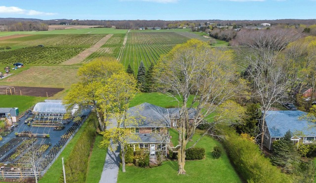 Cozy North Fork Home Among the Best Wineries in the Northeast, Minutes to.
