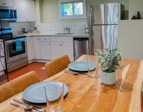 Cozy One Bed Suite in the Heart of Ballard