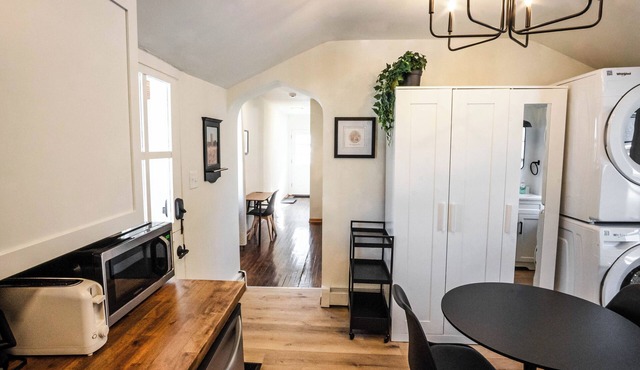 Cozy Private Cottage - No Shared Walls - Laundry