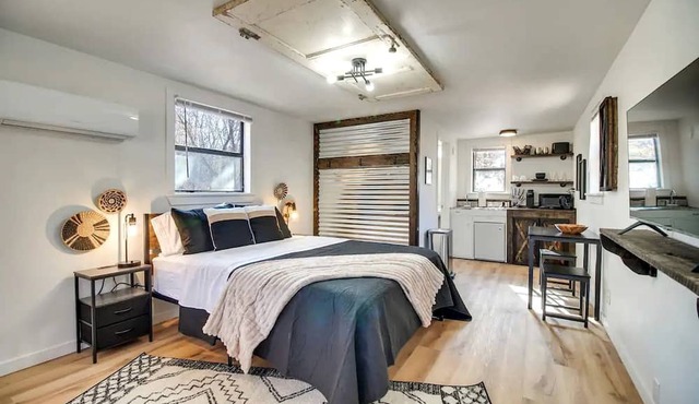 Cozy Studio Retreat with Scenic 5-Acre Views, Near City Lake & Cherokee Casino in Gentry, Arkansas