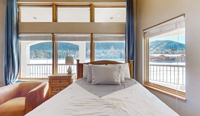 Cozy Studio with Lake and Mountain Views, Ski Access, Bike Trails, and Hot Tub