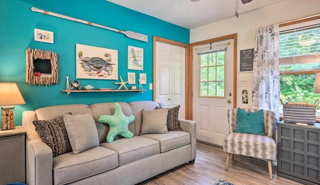Darling Cottage ~ 1 Mi to Lake Erie Beach!