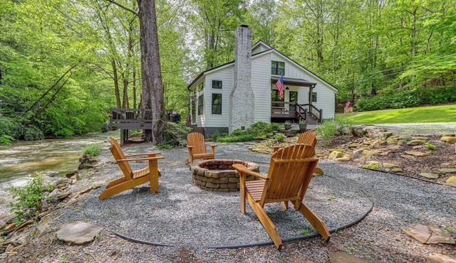 Deck & Fire Pit Bliss: Mountaintown Creek Cottage!