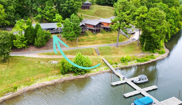 Deckside Haven 2 - Tiny living space with a queen and full size beds overlooking Lake Barkley.