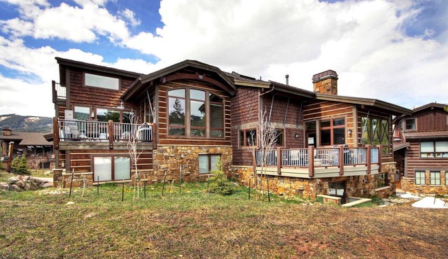 Deluxe Winter Getaway with Hot Tub in Copper Mountain, Colorado