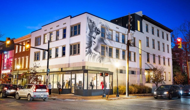 Design-forward flat in Old Town's most iconic building. Exposed brick, bold red ceiling pipes, corner bedroom bathed in natural light. Modern kitchen, quiet side street. Steps from 100+ restaurants & waterfront. A LovableBNB Collection listing.