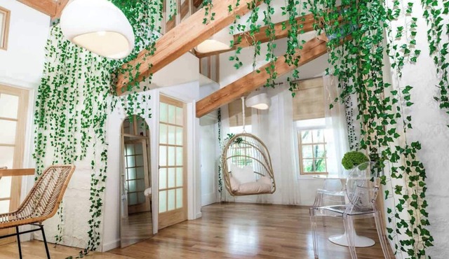 Designer Treehouse with Spa Bath