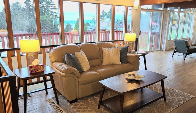 Diamond Point Escape~ Peaceful retreat, Water Views, King Bed & Arcade Game Room