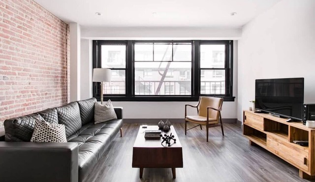 Distinguished Loft-Style Home w/Modern Kitchen