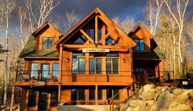Dog-friendly chalet + hot tub, EV charger