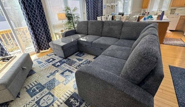Dog-friendly home close to the beach w/balcony, fireplace, grill, AC