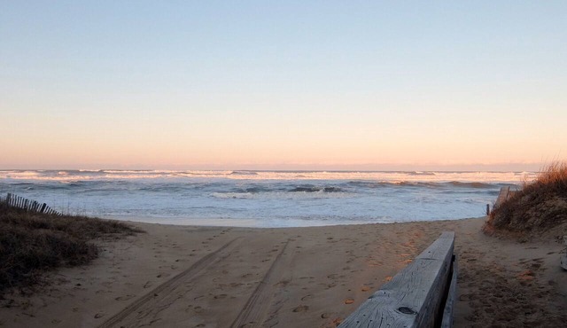 DOG FRIENDLY, Kill Devil Hills CONDO, Pool, Elevator, Atlantic Ocean Views, WiFi