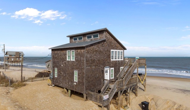 Dog-friendly oceanfront home with large deck, high-speed WiFi, washer/dryer & AC