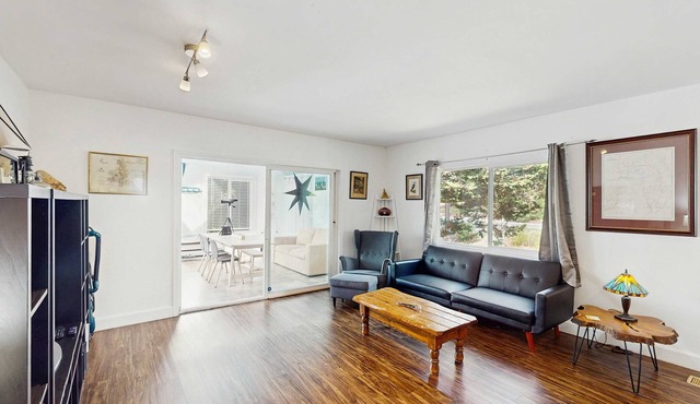 Dog-friendly, riverfront home with WiFi, deck & private washer/dryer