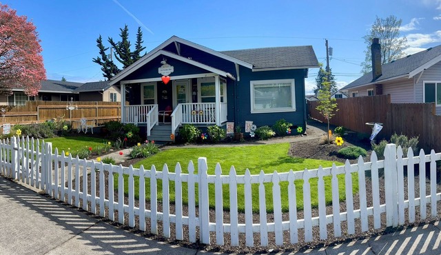 Downtown Charming 2-bedroom Bungalow in Carter Park, Vancouver, Wa.off Main. St.