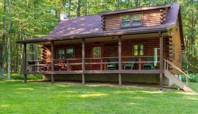 DR26-Secluded Log Home on 5 acres! Fire Pit! Pets Ok!