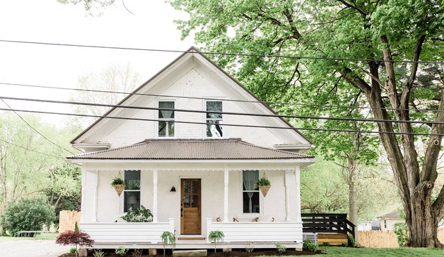 Dreamy Vintage Cottage near Amish Country, Ohio