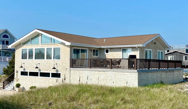 DUNE ROAD STEPS TO THE OCEAN - 4 BEDROOM HOME ⛱