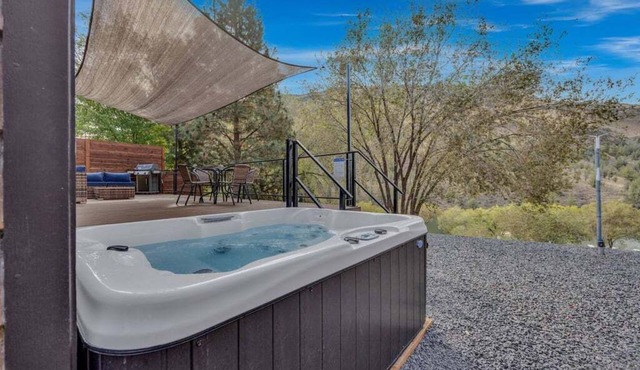 Eagles Landing B04 Tiny Home - Hot Tub
