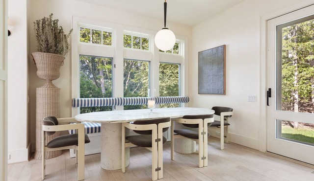 East Hampton: Chic 4 bed, Water Views, Walk to Beach, 5 min drive to Amagansett