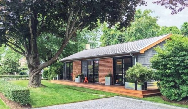 East Hampton (walking distance to village)