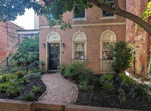 Elegant Capitol Hill 1BR - Walk to Eastern Market & Metro - Free Parking