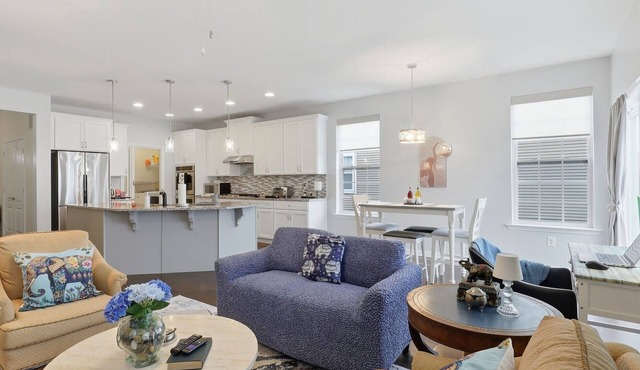 Elevated 2BR/2BA Retreat | Easy Drive to UD, DSU