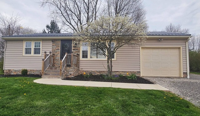 Enjoyable 2-bedroom house with beautiful backyard in charming Minerva
