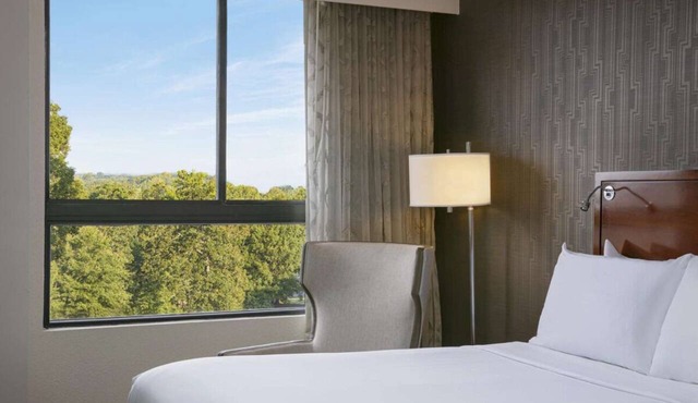 Ensuring a Very Comfortable & Memorable Stay! Pets Are Welcome, Parking, Pools!