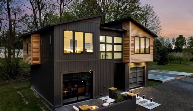 Entire Luxury house, Firepit, EV Charger, beak&skiff, cider house, golfing