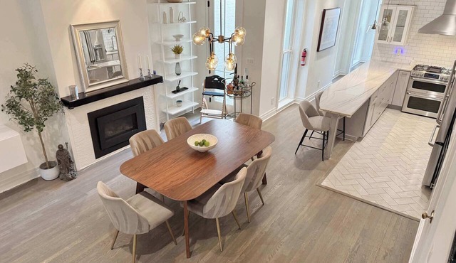 Essence of DC! Large family 4 bed 4 bath PKG x 2