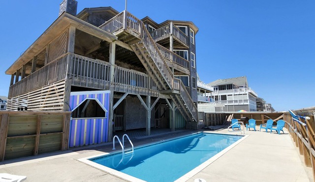 Expansive oceanfront home with private hot tub & pool, central AC, & W/D