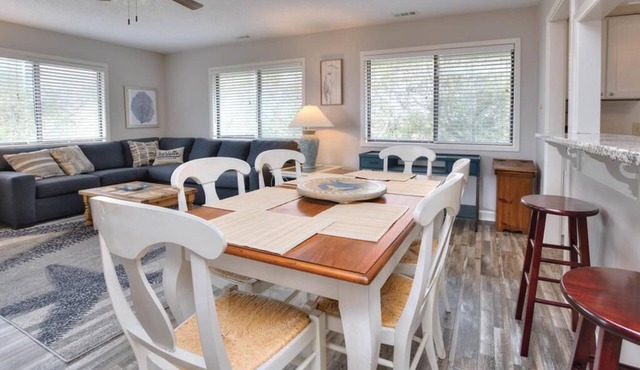 Experience coastal charm at A Seaweed Shack, a spacious 3BR condo in Caswell Beach.