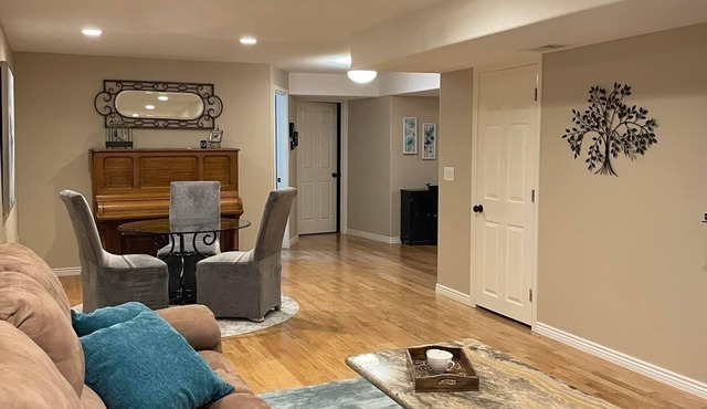 Family friendly & fully furn. garden apt. with huge yard in lovely neighborhood