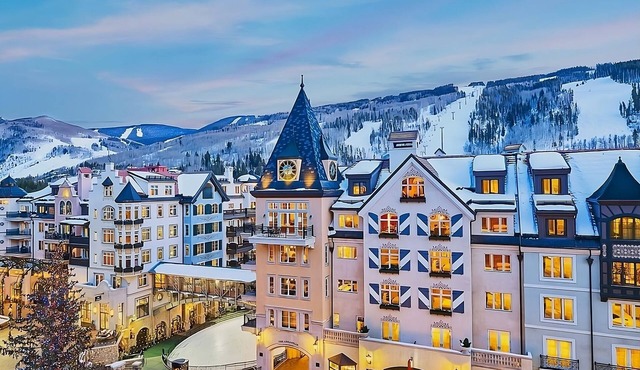 Fantastic Getaway! Amazing Mountain View w/Hot Tub and Parking!