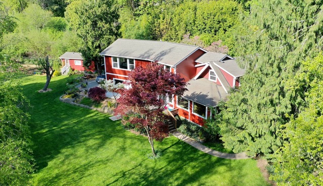 Farmhouse & Creekside Get-Away on hidden acreage in historical downtown Gresham.