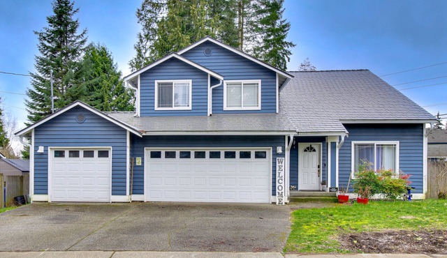 Fenced Yard + Grill: Idyllic Mill Creek Home