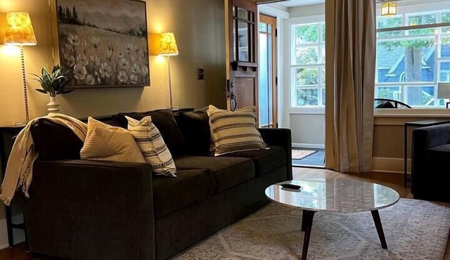 FIFA World Cup, 4bd 2b close to UW, & light rail