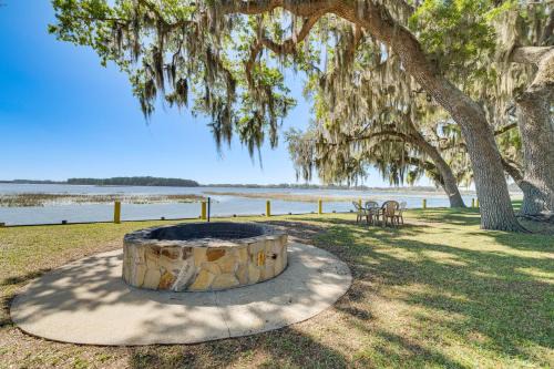 Fish & Float Lakeside! Hernando Cabin in Hernando