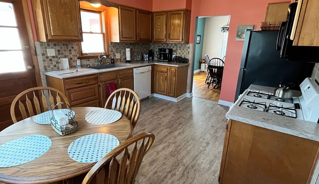 Fishing, Wineries, Beaches- Oh My! Near the Historic Ashtabula Harbor.