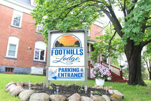 Foothills Lodge & Cafe