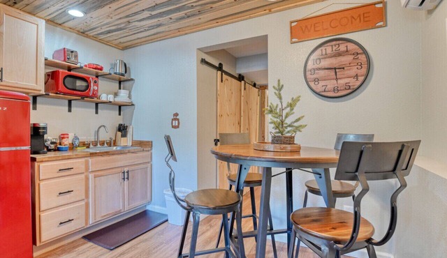 Fox Den Cozy Mountain Apt In GMF
