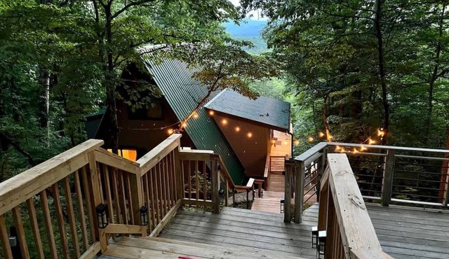 Franklin A-Frame with Hot Tub and Mountain Views