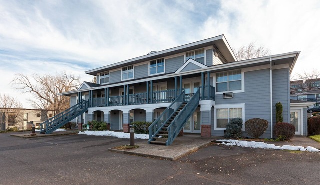 Fresh remodel, quiet neighborhood, ample parking, easy come easy go