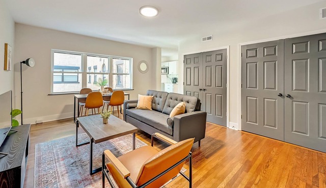 Frontdesk | 2 BR Apt near Eden Park in Cincinnati