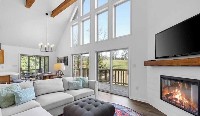 Game Room, FirePit, Screened Porch & Golf Views