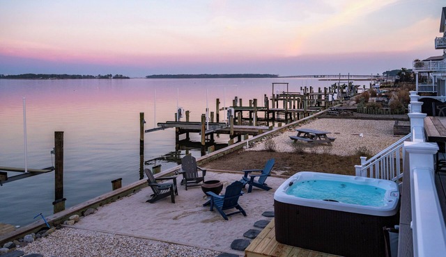 Game Room! Waterfront Group Haven in Ocean Pines