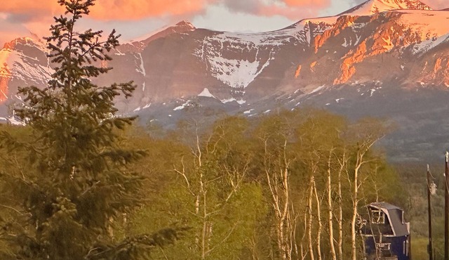 Glacier Summit - A Modern Villa Surrounded by the Forest, Wildlife & Rockies.