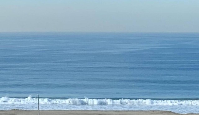 Gorgeous Huge Upscale Beach Castle at Beach Amazing Ocean Views 3 level, 4+4 .